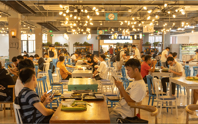 高校食堂服務(wù)升級：舌尖上的享受！