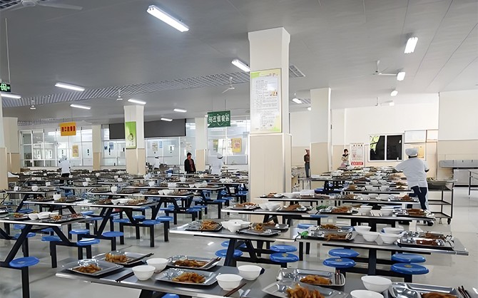企業(yè)食堂就餐環(huán)境圖片