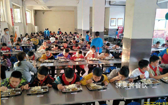 承包工地食堂4500人吃飯能賺錢嗎