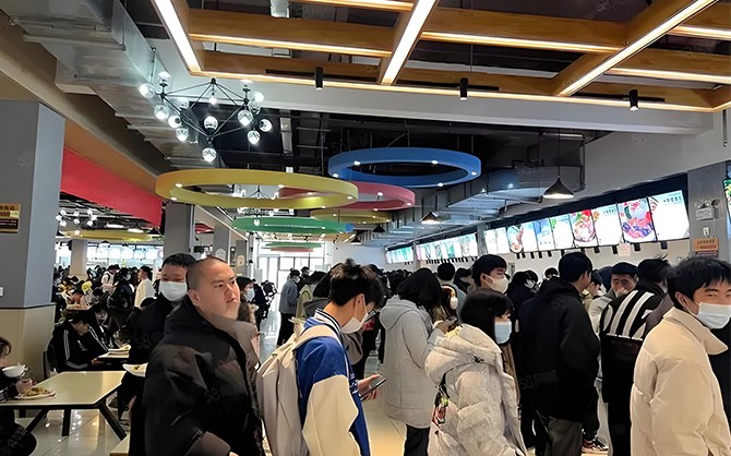 酒店員工食堂一年的收入是多少